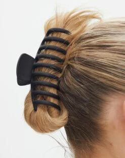 Shimmer Thong Bikini Bottom -Swoon Fashion 90s matte claw clip black front ha46563clp 4