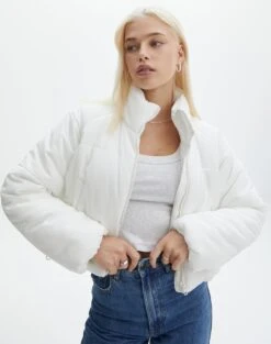 Active Seamless Ribbed Contour Cropped Tank 34 Active Seamless Ribbed Contour Cropped Tank -Swoon Fashion r eddie funnel crop puffer milk front cs84145rpln