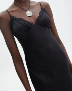 Maxi Lace Dress -Swoon Fashion r levi lace dress black imageback dl118358rsat