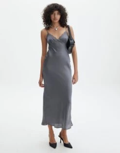 Maxi Lace Dress -Swoon Fashion r levi lace dress keep your coal full dl118358rsat