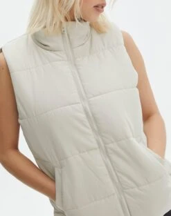 Longline Puffer Vest -Swoon Fashion r paven puffer vest take a shelfie imageback vs75363rpln